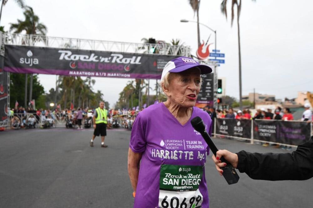 Harriette Thompson - Chinh phục Marathon ở tuổi 91 - Harriette Thompson RNRSD 2014 Start