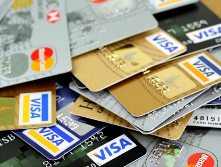 Kinh nghiệm sử dụng thẻ tín dụng khi đi công tác hay du lịch