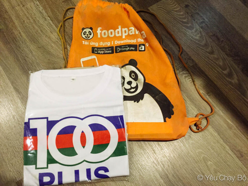 Túi xách FoodPanda tặng sau khi tham gia trò chơi và áo 100Plus