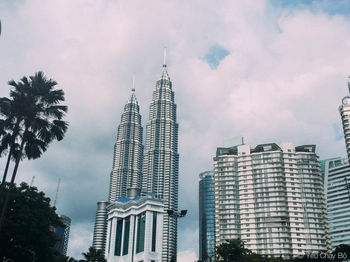 Tháp đôi Petronas nhìn từ xa