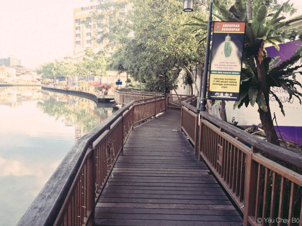 Đường chạy hai bên sông dành cho dân chạy bộ