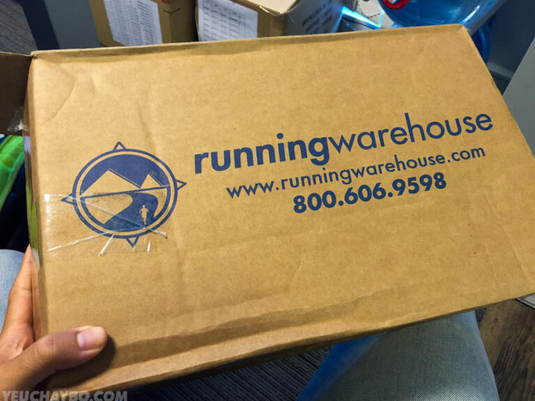 Đập hộp giày chạy bộ mới đặt hàng từ RunningWarehouse.com