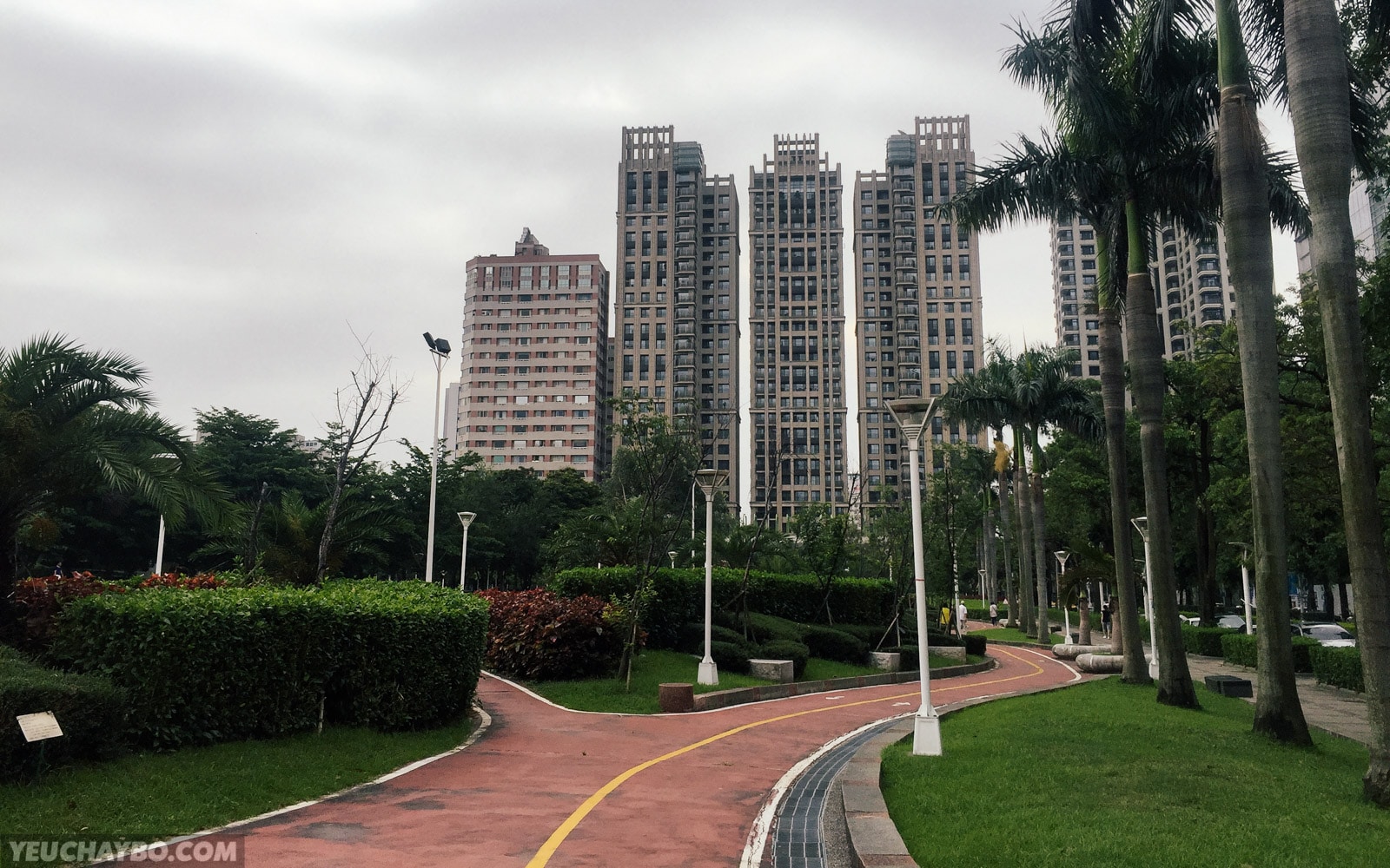Công viên nằm lọt giữa các toà nhà cao tầng đô thị