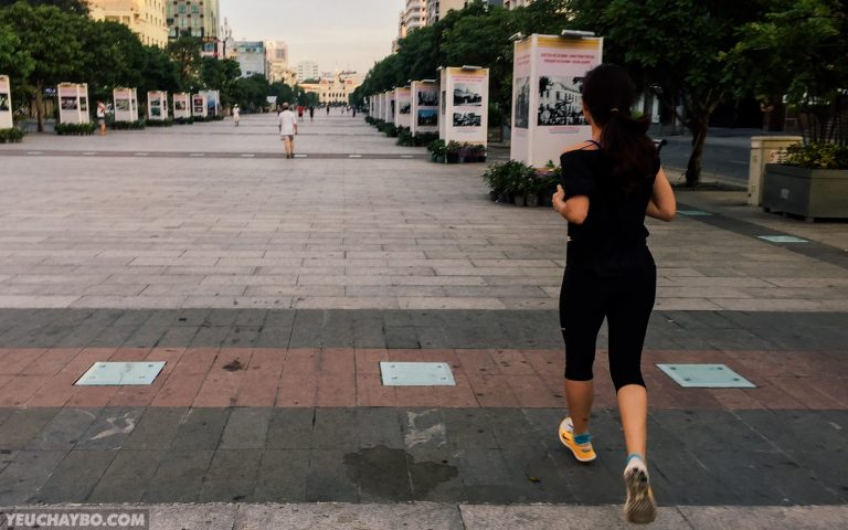 [Chạy bộ cùng vợ] Đổi gió sang phố đi bộ Nguyễn Huệ