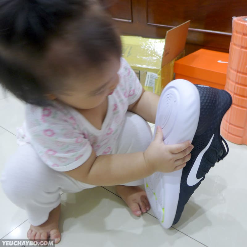 Trên chân Nike LunarGlide 8 - [Phần 1] Gọn gàng hơn, ôm chân hơn - Nike LunarGlide 8 va Silk 01