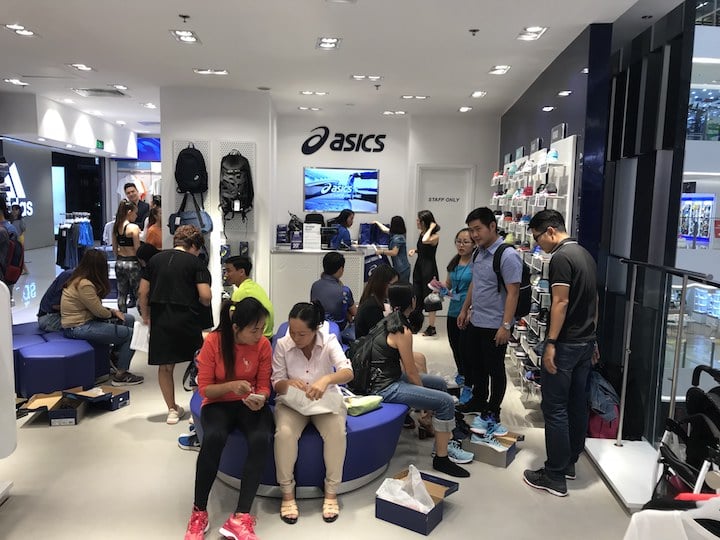 [QC] ASICS Saigon Centre - Điểm mua sắm hấp dẫn cho các tín đồ thể thao - asics saigon center 4