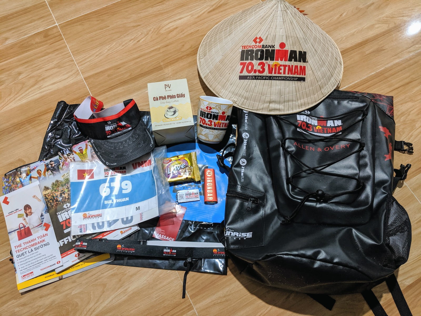 Kí sự IRONMAN 70.3 Vietnam 2019 - [Phần 2] Check-in Đà nẵng, nhận Race Kit và Tri-Suit - racekit ironman 70 3 vietnam 2019