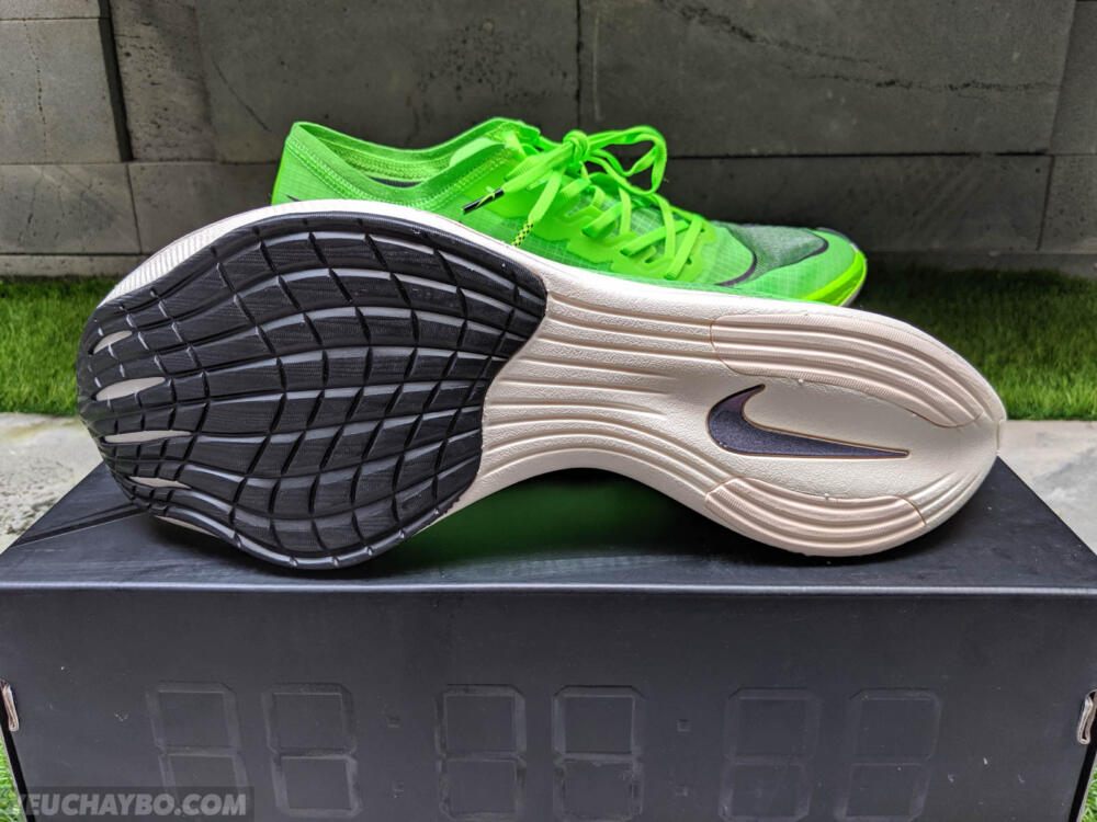 Trên chân Nike Vaporfly NEXT% - Êm hơn, nhẹ hơn, thoải mái hơn - tren chan nike zoomx vaporfly next percent 22
