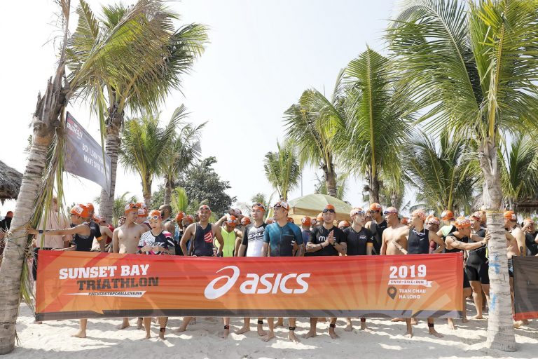 [QC] Thương hiệu ASICS đồng hành cùng giải Sunset Bay Triathlon 2019