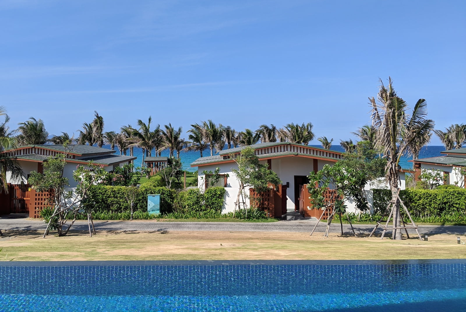 Ký sự đi chơi nghỉ dưỡng Cam Ranh 3N2Đ chữa bệnh Runner's Blues (chán đời) - movenpick cam ranh resort sea view pool villa