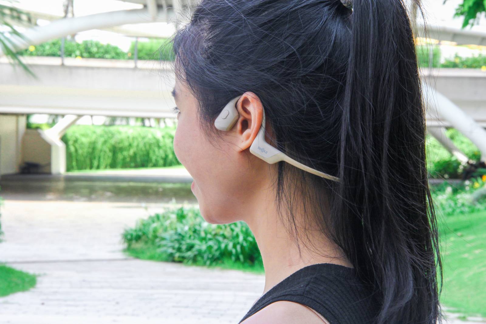Tai nghe thể thao Open-ear có gì khác biệt? So sánh tai nghe Shokz với tai nghe truyền thống - shokz pr 01