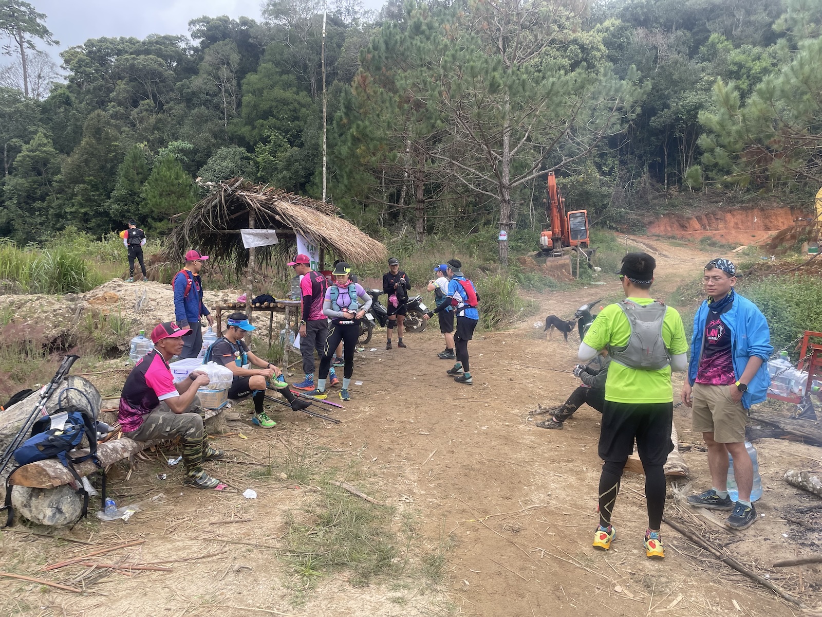 Kí sự Laan Ultra Trail 2022 - Chồng dạo chơi, vợ đua podium - laan ultra trail 2022 cp nao do