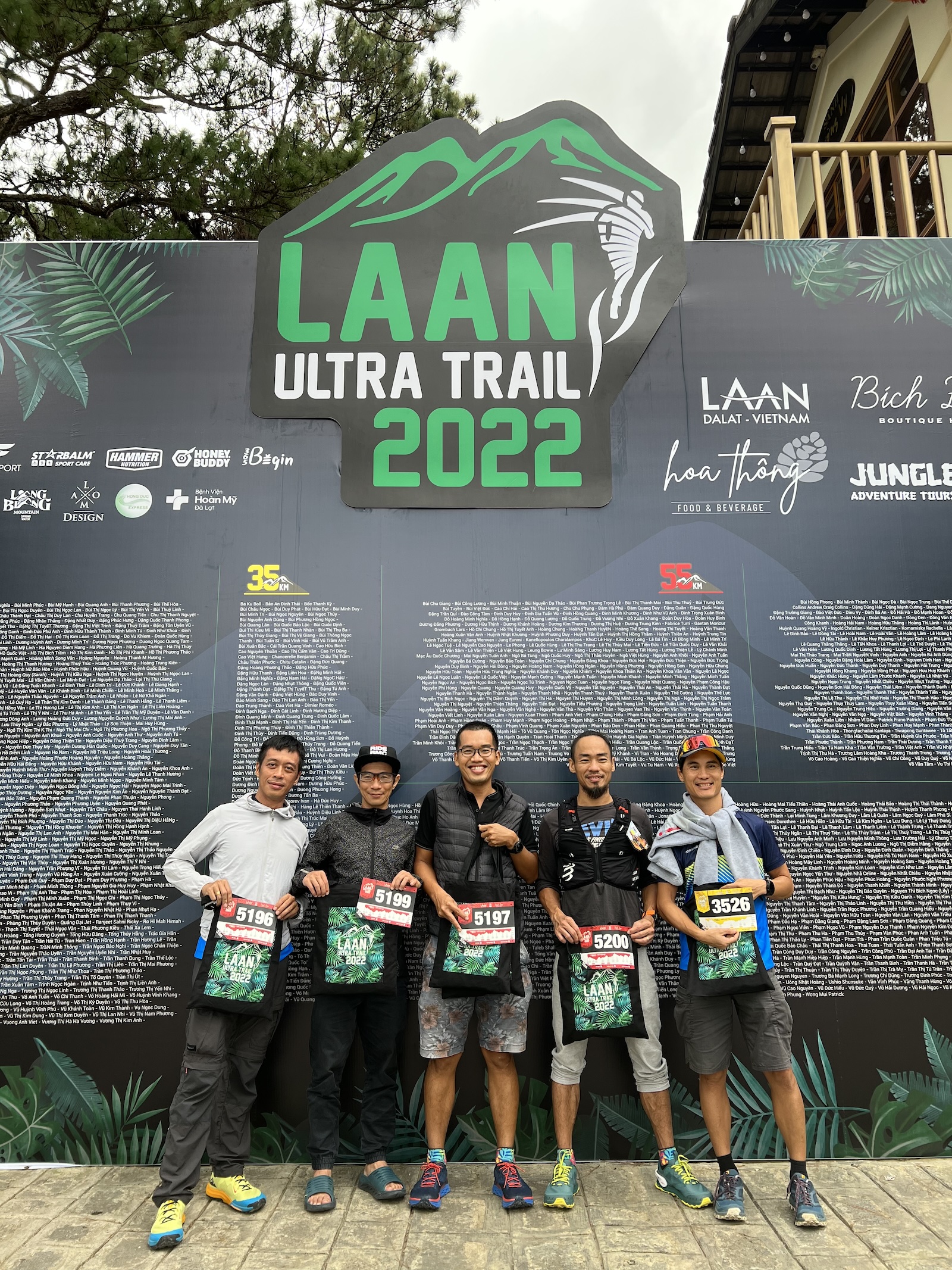 Kí sự Laan Ultra Trail 2022 - Chồng dạo chơi, vợ đua podium - laan ultra trail 2022 lay bib