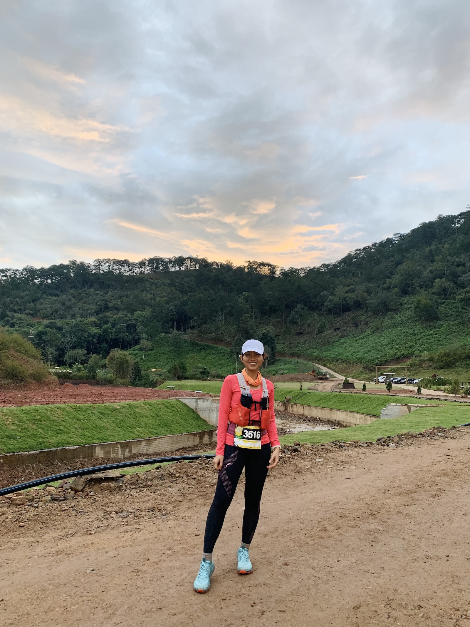 Kí sự Laan Ultra Trail 2022 - Chồng dạo chơi, vợ đua podium - laan ultra trail 2022 vo